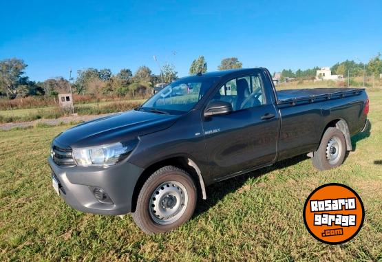 Camionetas - Toyota Hilux cabina simple 2019 Diesel 155000Km - En Venta
