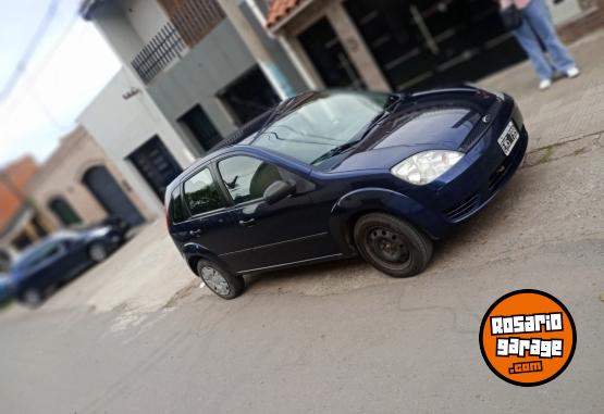 Autos - Ford Fiesta ambiente 1.6 2005 Nafta 204000Km - En Venta