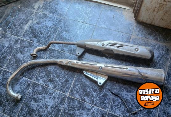 Accesorios para Motos - Vendo escape de honda way original y escape de titan cg 150 - En Venta