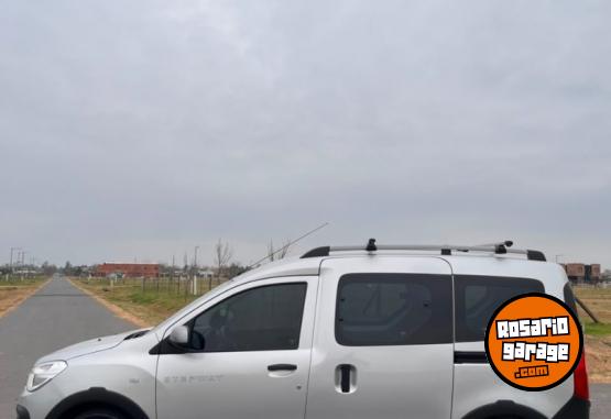 Utilitarios - Renault Kangoo Sce 2023 Nafta 85000Km - En Venta