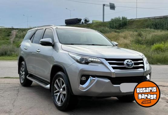 Camionetas - Toyota TDI SRX AUT L/16 2018 Diesel 250000Km - En Venta