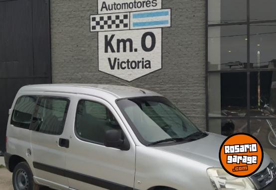 Autos - Citroen Hdi Furgon 5 plazas 2012 Diesel 222000Km - En Venta
