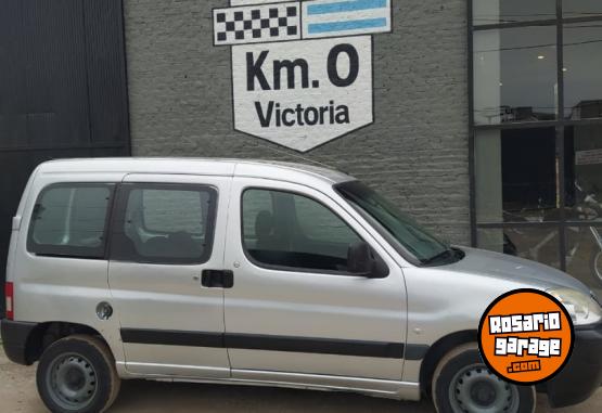 Autos - Citroen Hdi Furgon 5 plazas 2012 Diesel 222000Km - En Venta
