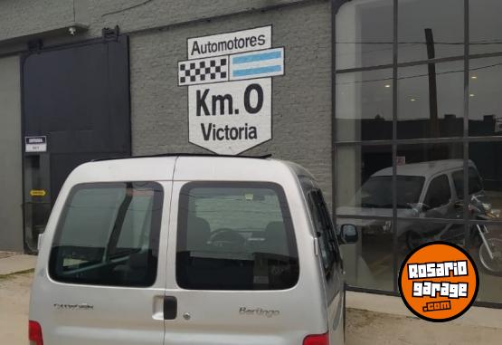 Autos - Citroen Hdi Furgon 5 plazas 2012 Diesel 222000Km - En Venta