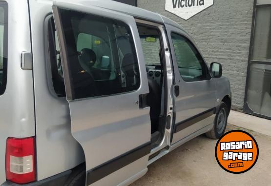 Autos - Citroen Hdi Furgon 5 plazas 2012 Diesel 222000Km - En Venta