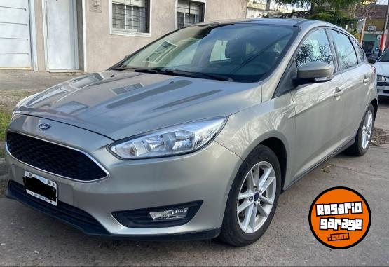 Autos - Ford FOCUS L/14 1.6 5 P S 2015 Nafta 130000Km - En Venta