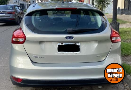 Autos - Ford FOCUS L/14 1.6 5 P S 2015 Nafta 130000Km - En Venta