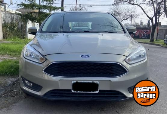 Autos - Ford FOCUS L/14 1.6 5 P S 2015 Nafta 130000Km - En Venta