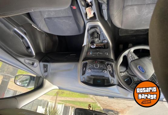 Autos - Ford FOCUS L/14 1.6 5 P S 2015 Nafta 130000Km - En Venta