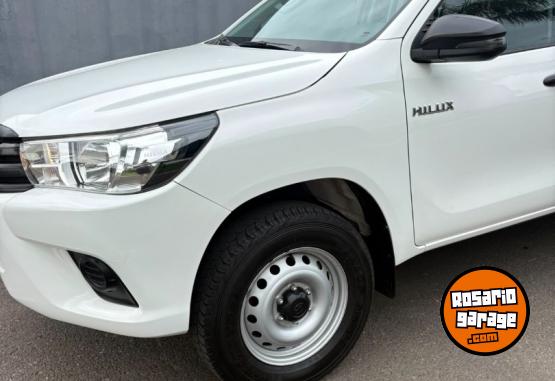 Camionetas - Toyota Hilux DX 4x2 2021 Diesel 190000Km - En Venta