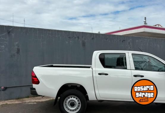 Camionetas - Toyota Hilux DX 4x2 2021 Diesel 190000Km - En Venta