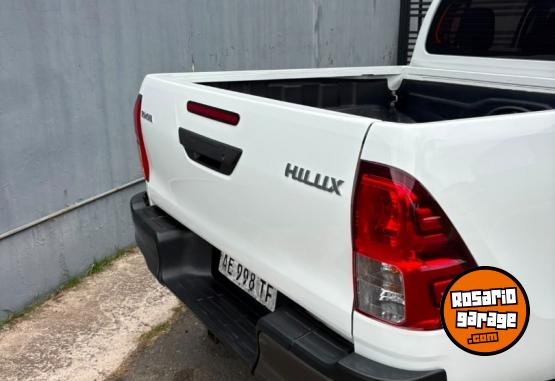 Camionetas - Toyota Hilux DX 4x2 2021 Diesel 190000Km - En Venta