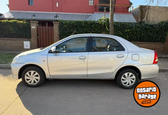Autos - Toyota Etios 2017 Nafta 48300Km - En Venta