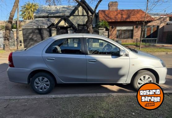 Autos - Toyota Etios 2017 Nafta 48300Km - En Venta