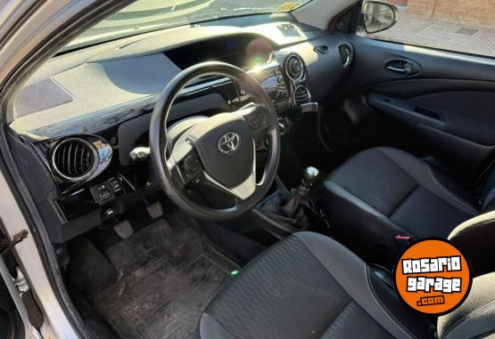 Autos - Toyota Etios 2017 Nafta 48300Km - En Venta