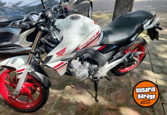 Motos - Honda Cb 2023 Nafta 10800Km - En Venta