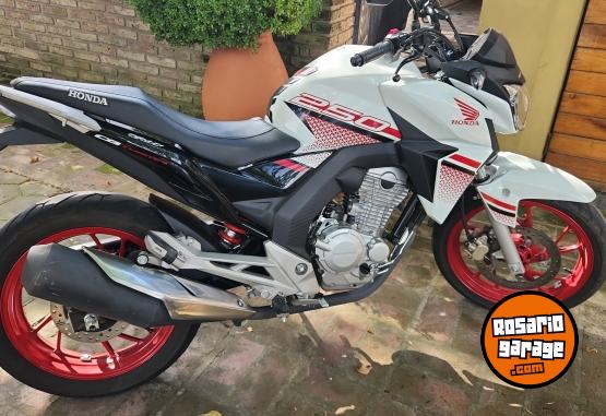 Motos - Honda Cb 2023 Nafta 10800Km - En Venta