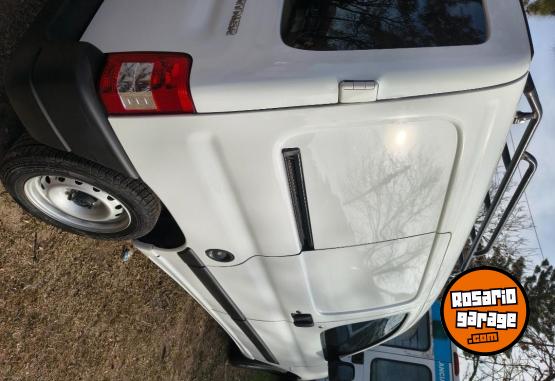 Utilitarios - Peugeot Partner 2024 Nafta 41000Km - En Venta