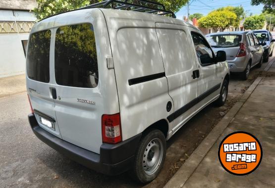 Utilitarios - Peugeot Partner 2024 Nafta 41000Km - En Venta