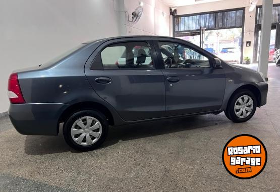 Autos - Toyota Etios xs 2016 Nafta 114000Km - En Venta
