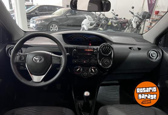 Autos - Toyota Etios xs 2016 Nafta 114000Km - En Venta