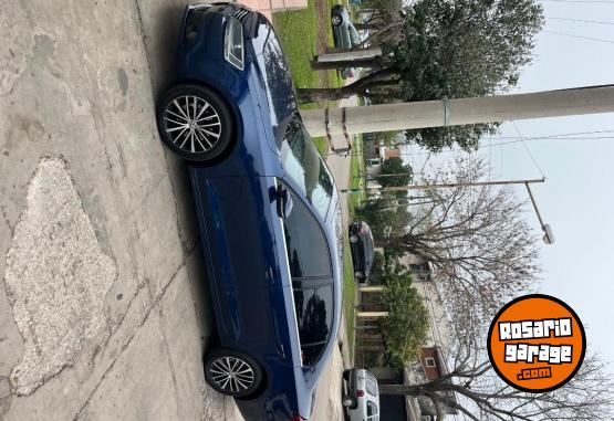 Autos - Volkswagen Vento 2012 Nafta 130000Km - En Venta