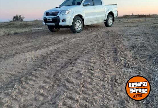 Camionetas - Toyota Hilux srv 2012 Diesel 113000Km - En Venta