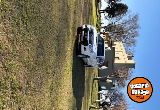 Camionetas - Toyota Hilux srv 2012 Diesel 113000Km - En Venta
