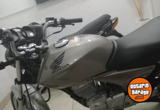 Motos - Honda Titan 2013 Nafta 2200Km - En Venta