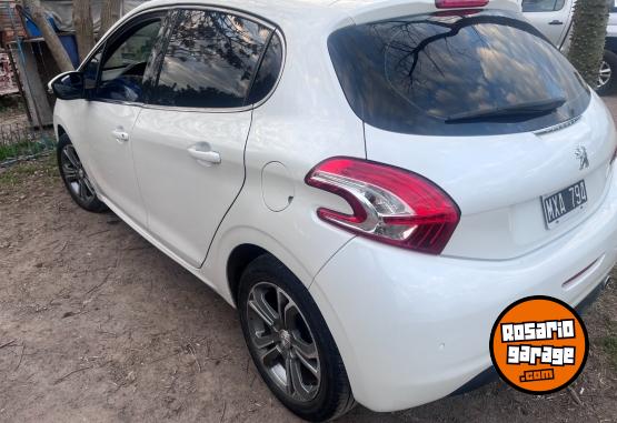Autos - Peugeot 208 FELINE 2014 Nafta 137000Km - En Venta