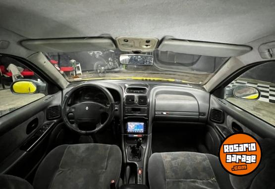Autos - Renault Laguna 1998 Nafta 245000Km - En Venta