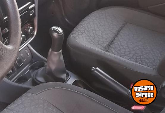 Autos - Renault Duster tech road 2015 GNC 200000Km - En Venta