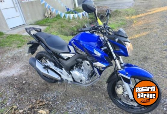 Motos - Honda New twister 2022 Nafta 7300Km - En Venta