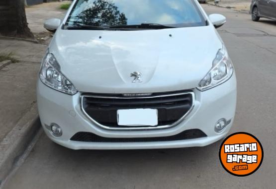 Autos - Peugeot 208 Allure Nav 2015 Nafta 107000Km - En Venta