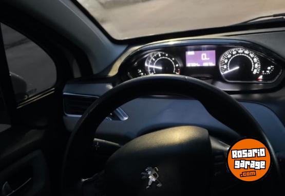 Autos - Peugeot 208 Allure Nav 2015 Nafta 107000Km - En Venta