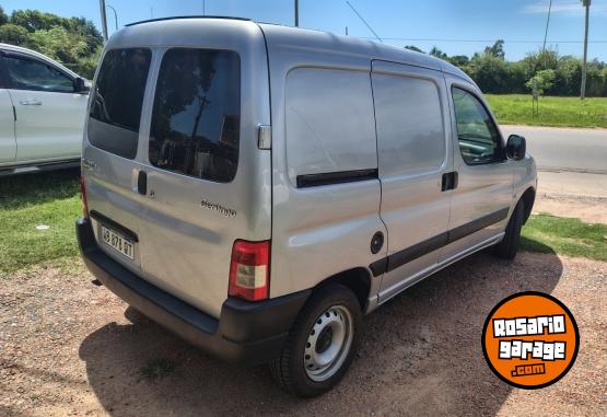 Utilitarios - Citroen Berlingo furgón bussines 2017 GNC 145000Km - En Venta