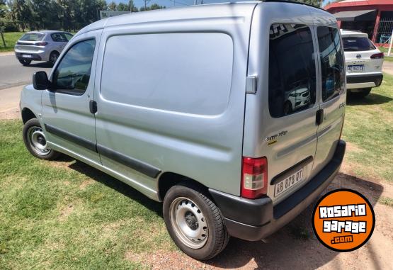 Utilitarios - Citroen Berlingo furgón bussines 2017 GNC 145000Km - En Venta