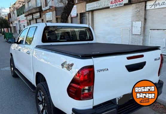 Camionetas - Toyota HILUX 4X4 2023 Diesel 135000Km - En Venta