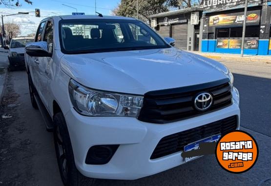 Camionetas - Toyota HILUX 4X4 2023 Diesel 135000Km - En Venta