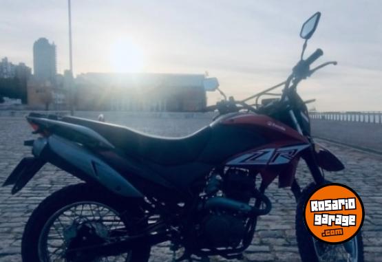 Motos - Zanella ZR 150 2025 Nafta 3700Km - En Venta