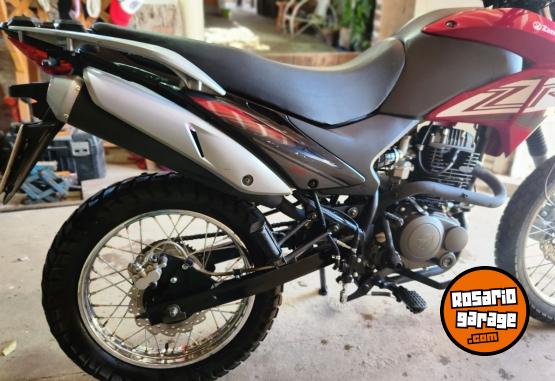 Motos - Zanella ZR 150 2023 Nafta 3700Km - En Venta