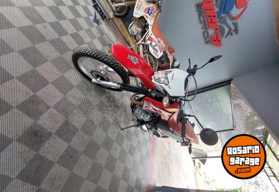 Motos - Honda Tornado 250 2024 Nafta 14000Km - En Venta