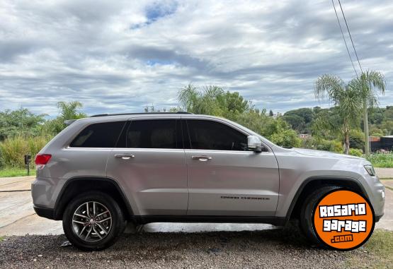 Camionetas - Chrysler JEEP GRAND CHEROKEE LIMIT 2018 Nafta 130000Km - En Venta