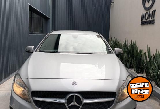 Autos - Mercedes Benz A200 urban 2017 Nafta 90000Km - En Venta
