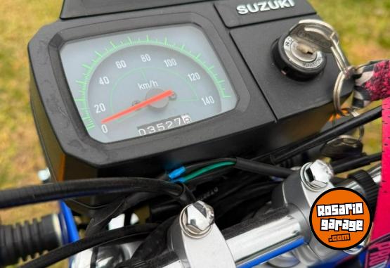Motos - Suzuki AX100 2025 Nafta 3500Km - En Venta