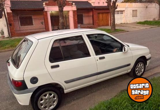 Autos - Renault Clio 1998 Nafta 246000Km - En Venta