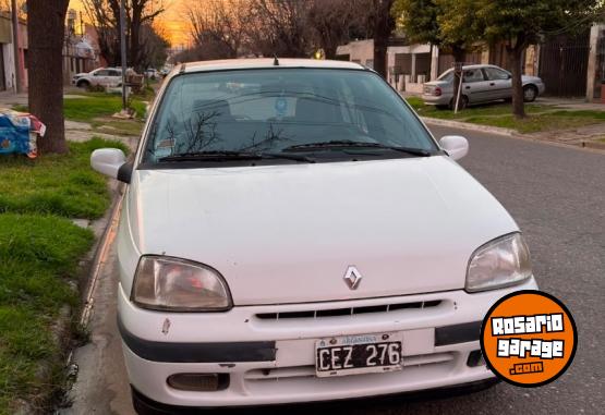 Autos - Renault Clio 1998 Nafta 246000Km - En Venta