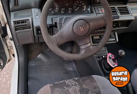 Autos - Renault Clio 1998 Nafta 246000Km - En Venta