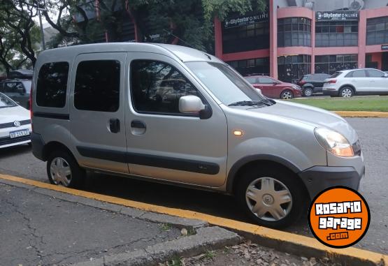 Utilitarios - Renault Kangoo 2014 GNC 200000Km - En Venta