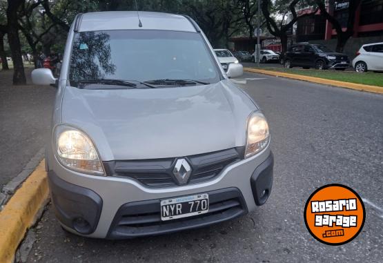 Utilitarios - Renault Kangoo 2014 GNC 200000Km - En Venta